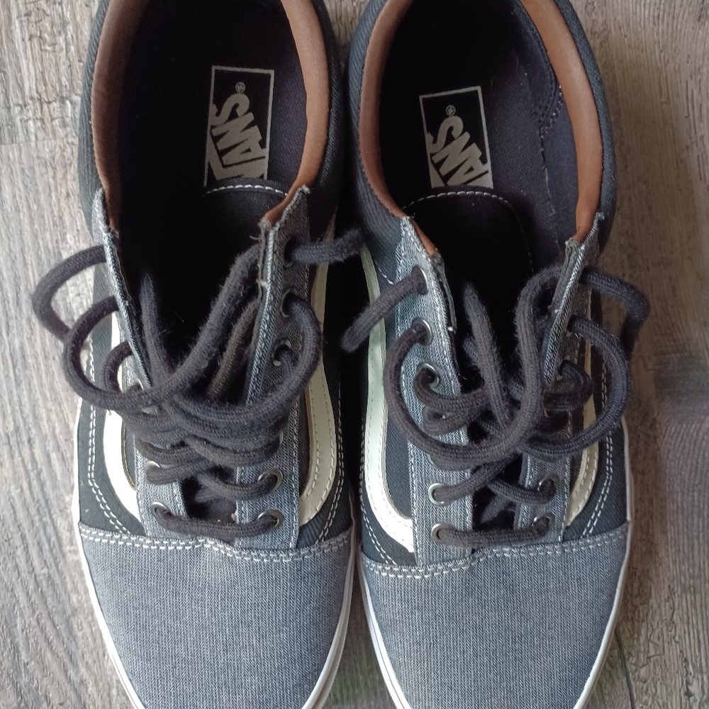 Vans - Picture 4 of 5